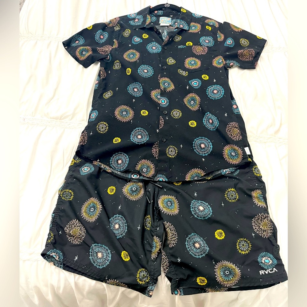 Men’s RVCA matching shorts suit.. Shorts size 33 and Shirt size M.